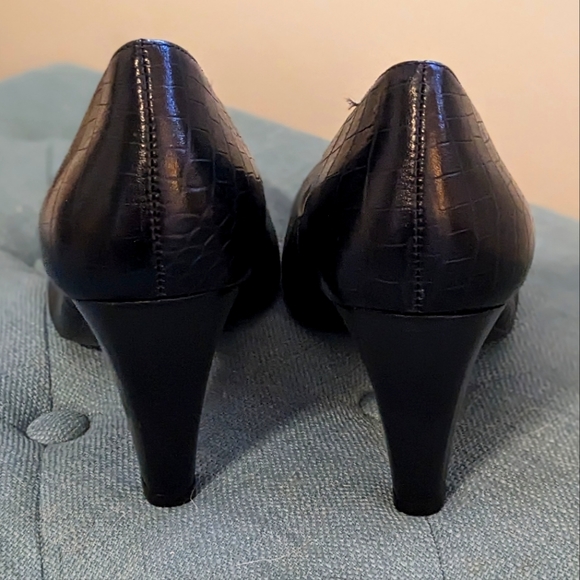 Gianni Bini Heels - Picture 3 of 5